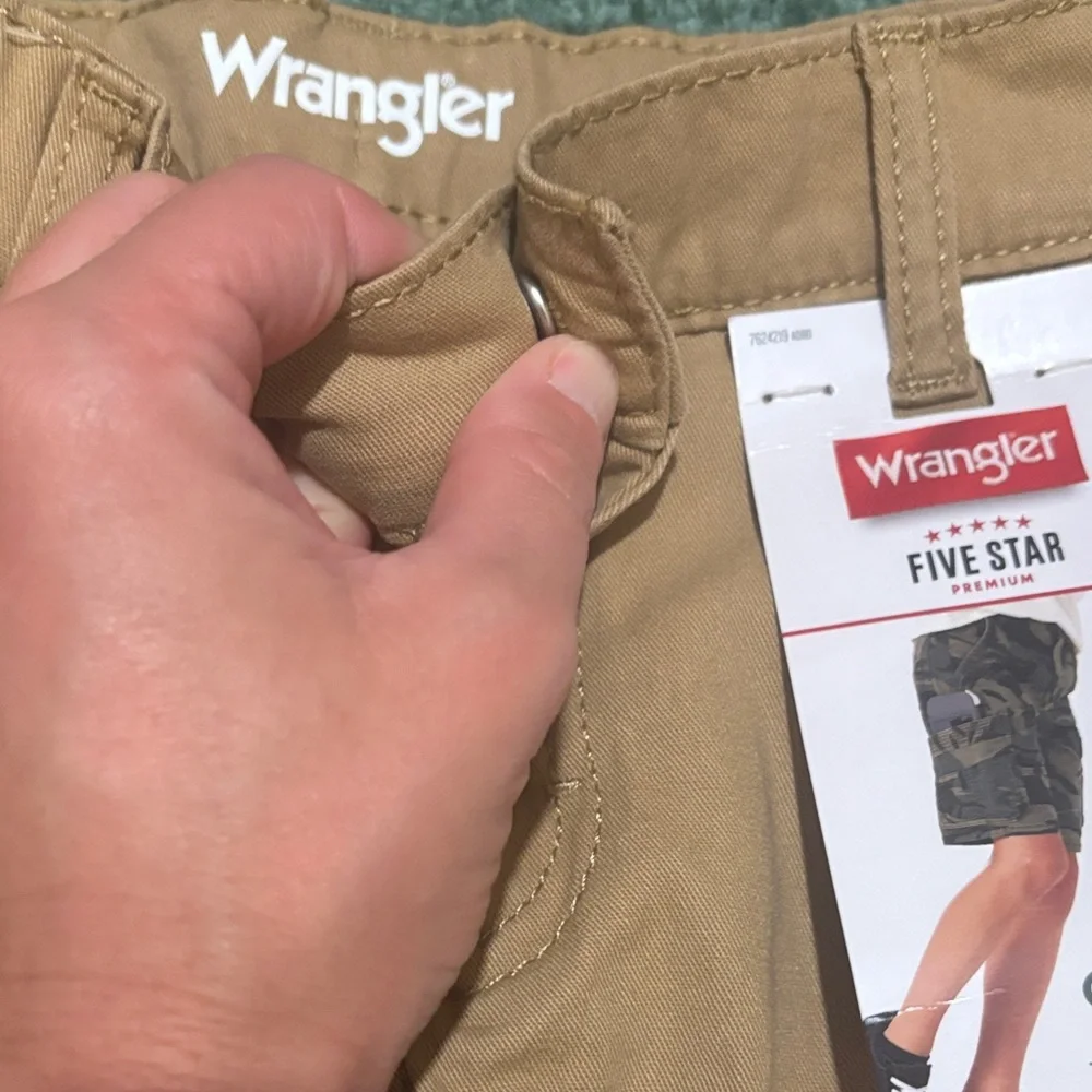 Wrangler Classic Brown Cargo Shorts - Picture 4 of 7
